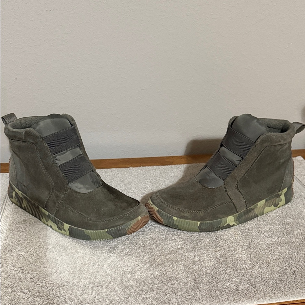 Sorel suede camo booties